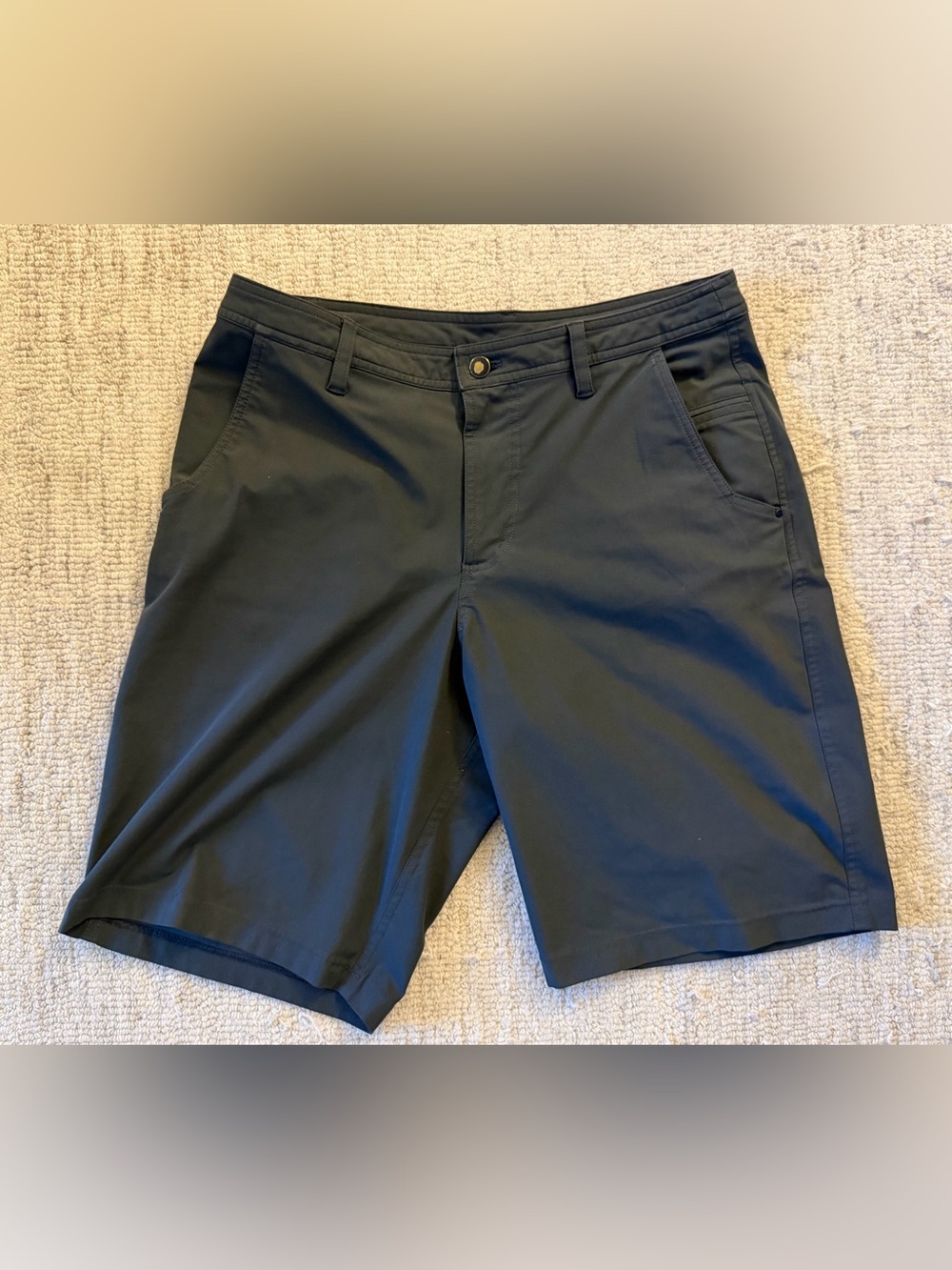 Lululemon Men’s Size 34 Flat Front Performance Shorts